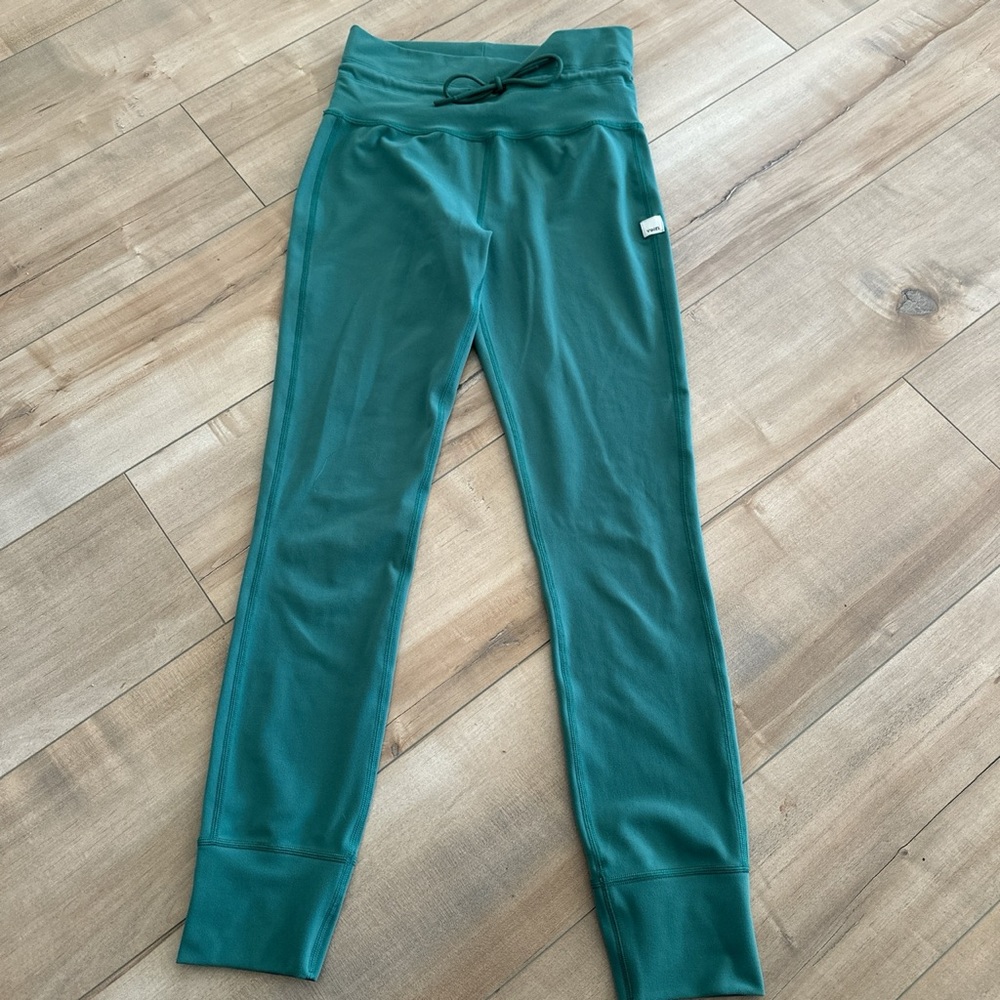 Size Small Vuori Daily leggings - excellent condition